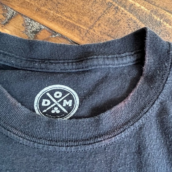 Retro Style Howling Wolf and Pack T-Shirt! - Picture 5 of 6